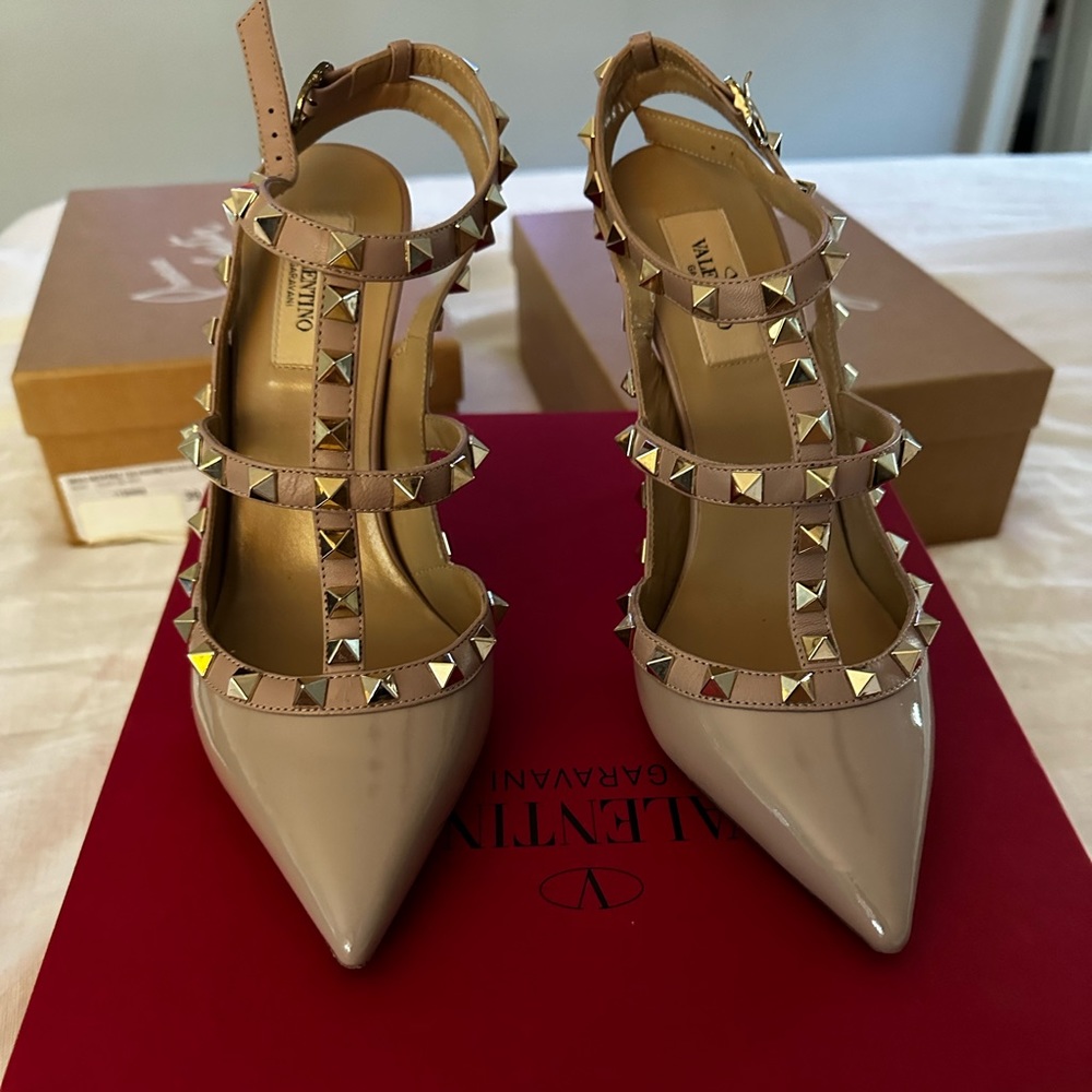 Valentino Rockstud Pumps
